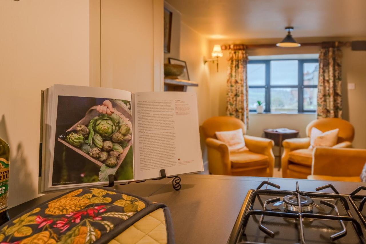 Cotswold Way Cottage Страуд Экстерьер фото